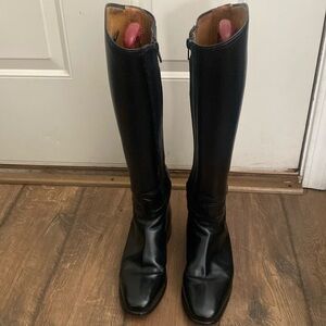 Elegant Black Heeled Boots for Women